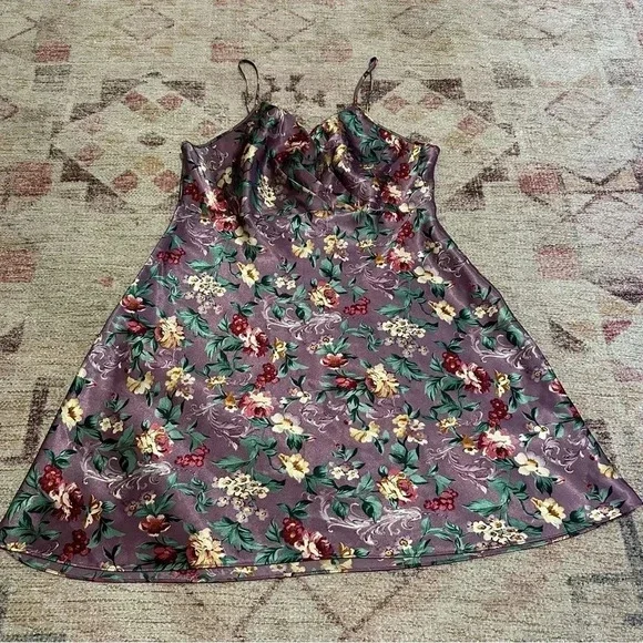 Vintage 90’s purple floral slip dress with a gorgeous floral pattern - Picture 3 of 12